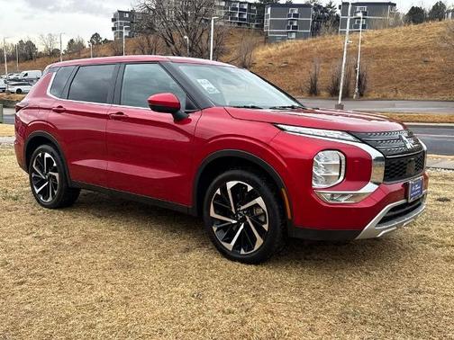 Red 2024 Mitsubishi Outlander SE