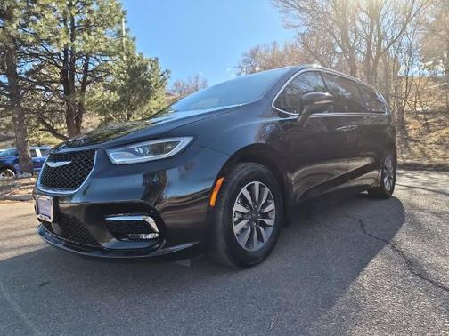 2024 Chrysler Pacifica Hybrid SELECT