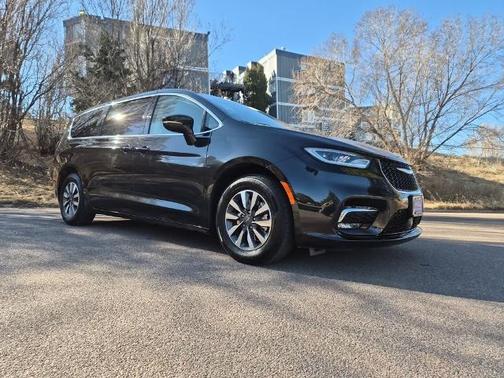 2024 Chrysler Pacifica SELECT