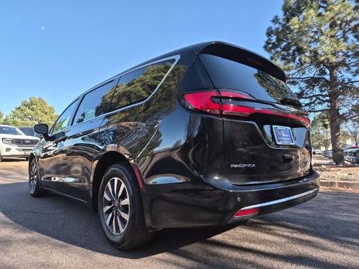 2024 Chrysler Pacifica Hybrid SELECT