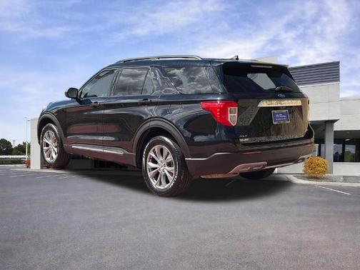AGATE BLACK METALLIC 2022 Ford Explorer XLT