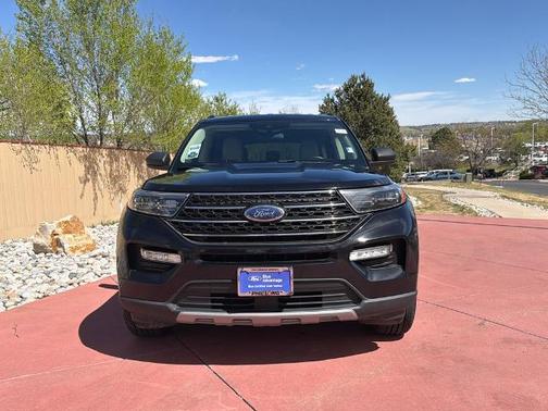 AGATE BLACK METALLIC 2022 Ford Explorer XLT