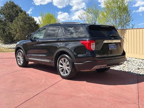 AGATE BLACK METALLIC 2022 Ford Explorer XLT