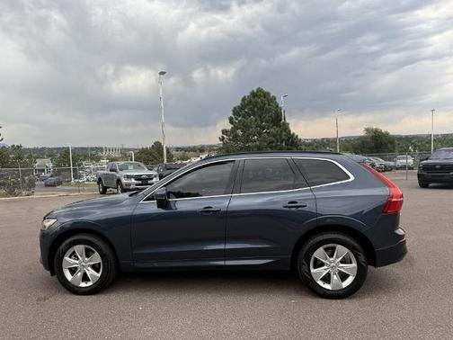 2022 Volvo XC60 B5 MOMENTUM