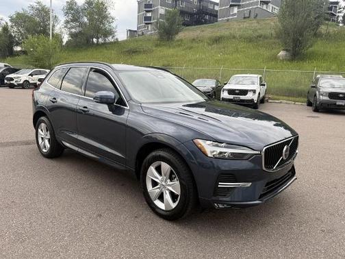 2022 Volvo XC60 B5 MOMENTUM