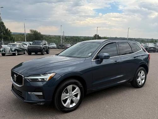 2022 Volvo XC60 B5 MOMENTUM
