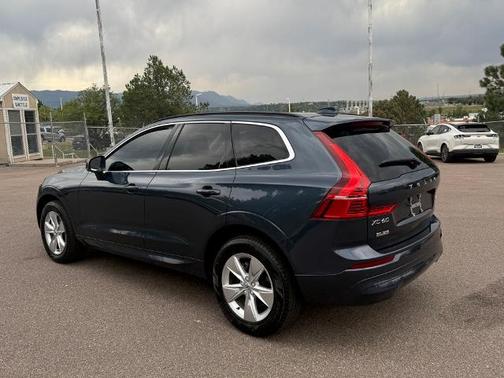 2022 Volvo XC60 B5 MOMENTUM