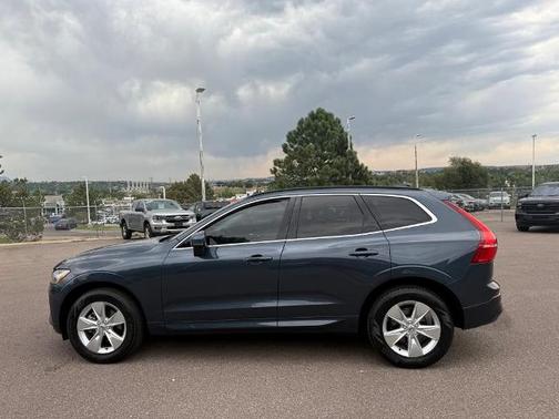 2022 Volvo XC60 B5 MOMENTUM