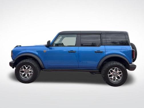VELOCITY BLUE METALLIC 2025 Ford Bronco BADLANDS