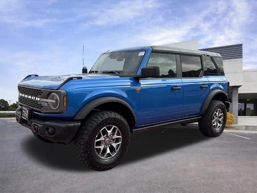 VELOCITY BLUE METALLIC 2025 Ford Bronco BADLANDS