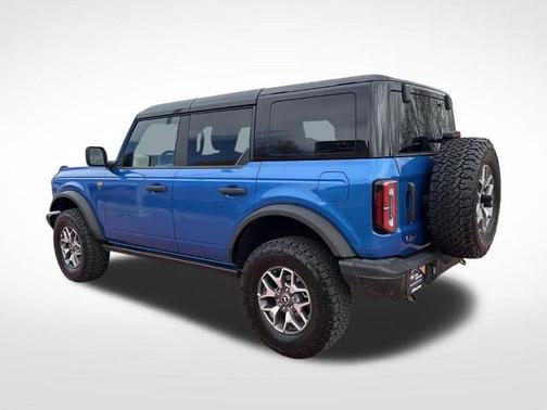 VELOCITY BLUE METALLIC 2025 Ford Bronco BADLANDS