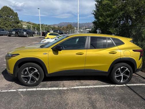 Nitro Yellow 2024 Chevrolet Trax 1RS