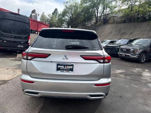 2023 Mitsubishi Outlander SE