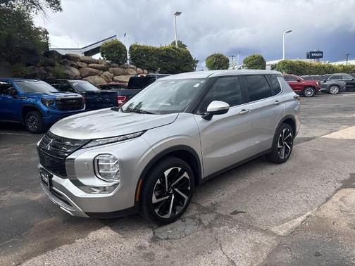 2023 Mitsubishi Outlander SE