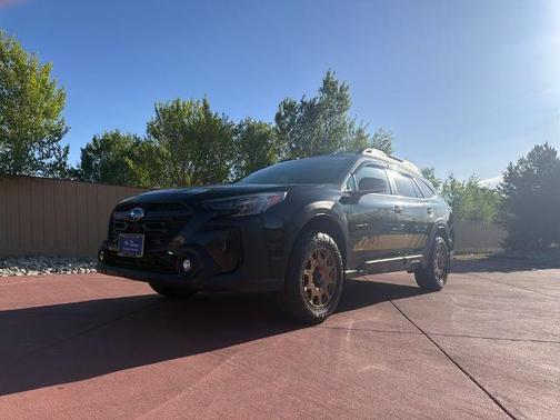 Crystal Black Silica 2025 Subaru Outback PREMIUM