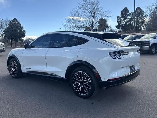 2024 Ford Mustang Mach-E PREMIUM