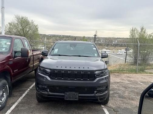 Metallic 2023 Jeep Wagoneer SERIES II