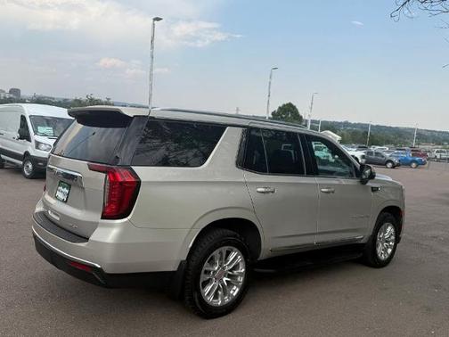 2022 GMC Yukon SLT