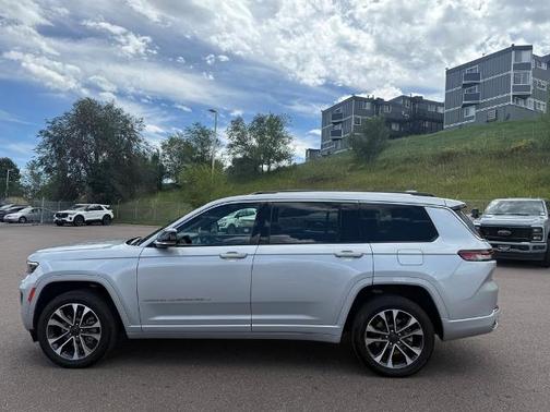 2022 Jeep Grand Cherokee OVERLAND