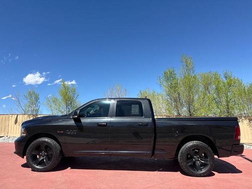 Brilliant Black Crystal Pearlcoat 2017 RAM 1500 SPORT
