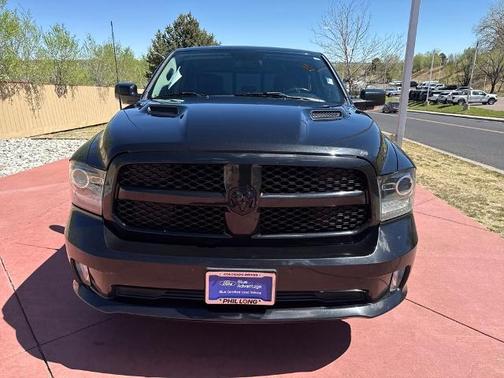 Brilliant Black Crystal Pearlcoat 2017 RAM 1500 SPORT