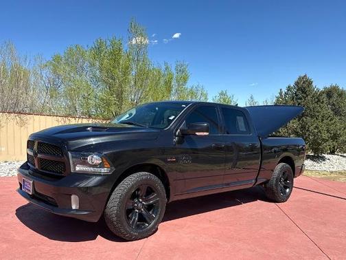 Brilliant Black Crystal Pearlcoat 2017 RAM 1500 SPORT