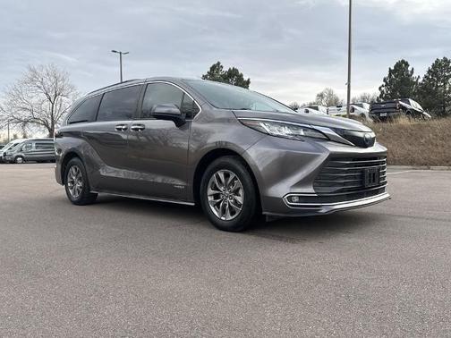 2021 Toyota Sienna XLE