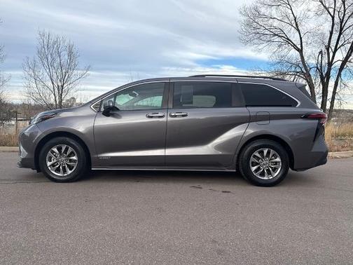 2021 Toyota Sienna XLE