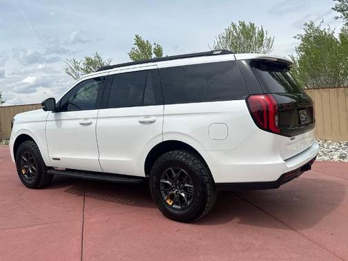 STAR WHITE MET TRI-COAT 2026 Ford Expedition TREMOR