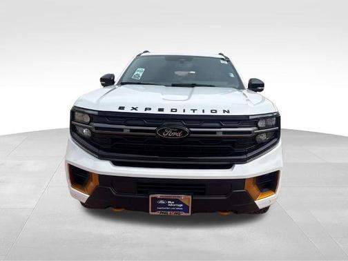STAR WHITE MET TRI-COAT 2026 Ford Expedition TREMOR