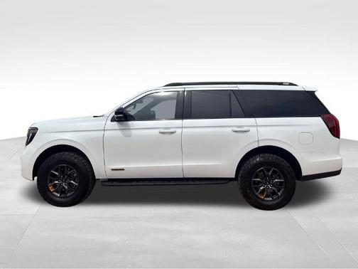 STAR WHITE MET TRI-COAT 2026 Ford Expedition TREMOR