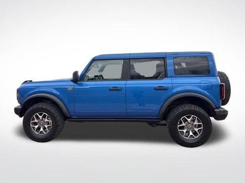 VELOCITY BLUE METALLIC 2025 Ford Bronco BADLANDS