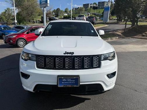 2020 Jeep Grand Cherokee LAREDO