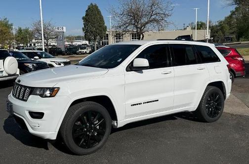 2020 Jeep Grand Cherokee LAREDO