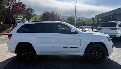 2020 Jeep Grand Cherokee LAREDO