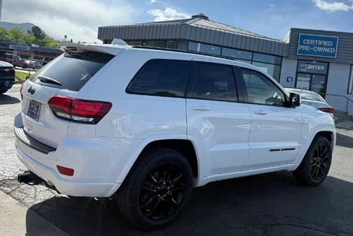 2020 Jeep Grand Cherokee LAREDO