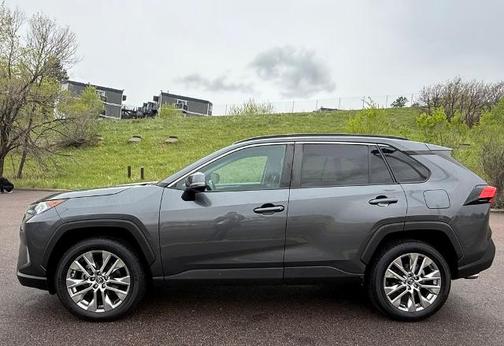 2021 Toyota RAV4 XLE PREMIUM