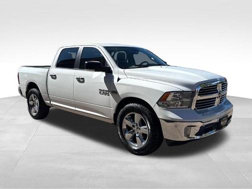 Bright White Clearcoat 2017 RAM 1500 SLT