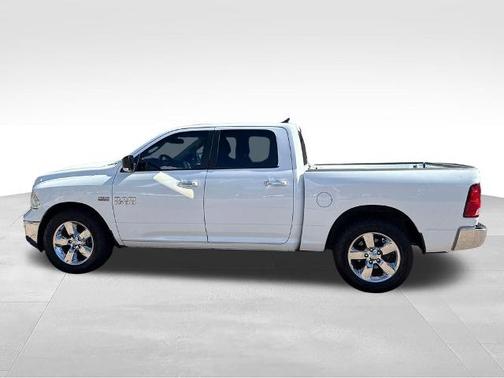 Bright White Clearcoat 2017 RAM 1500 SLT