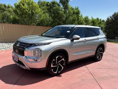 Silver 2024 Mitsubishi Outlander SE