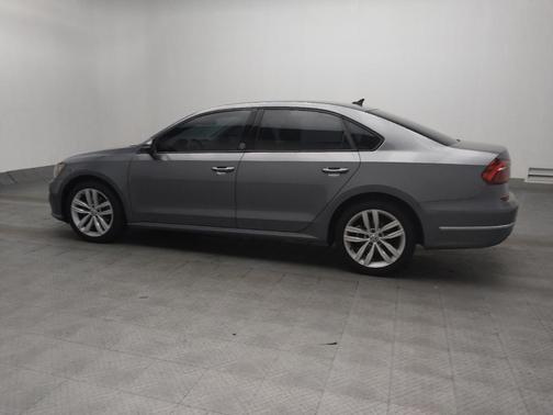 Platinum Gray Metallic 2019 Volkswagen Passat 2.0T Wolfsburg Edition