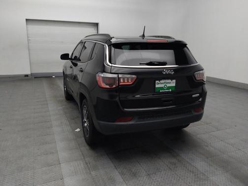 Diamond Black Crystal Pearlcoat 2018 Jeep Compass Latitude