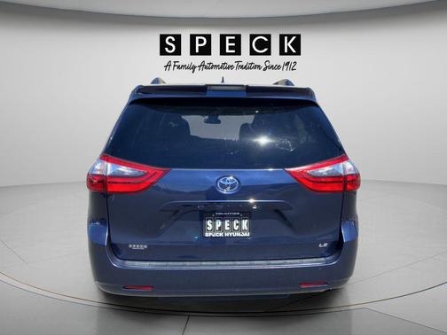 Parisian Night Pearl 2020 Toyota Sienna LE