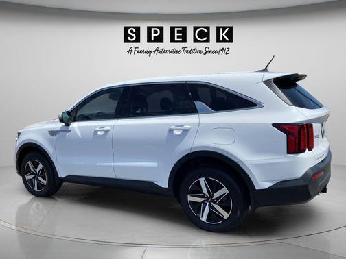 Glacial White Pearl 2023 Kia Sorento LX