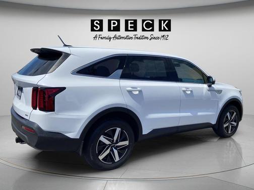 Glacial White Pearl 2023 Kia Sorento LX