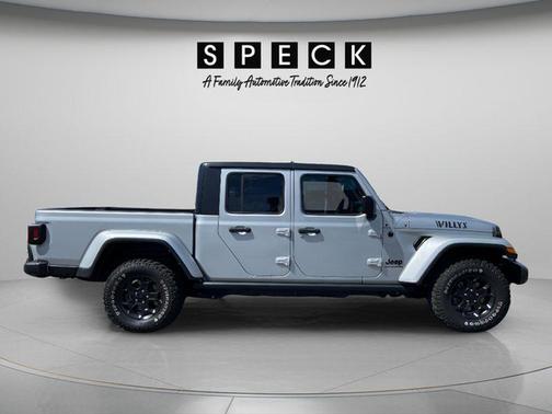 Silver Zynith Clearcoat 2023 Jeep Gladiator Sport