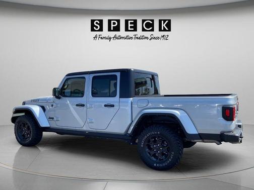 Silver Zynith Clearcoat 2023 Jeep Gladiator Sport