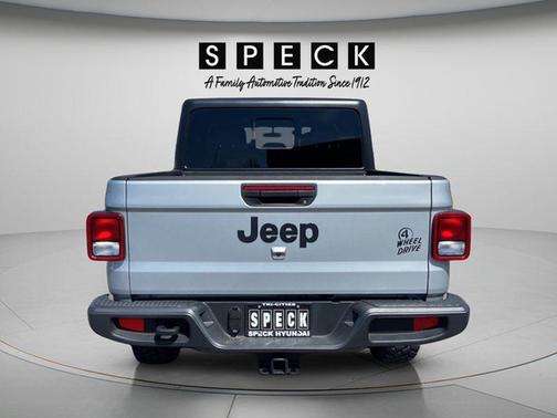 Silver Zynith Clearcoat 2023 Jeep Gladiator Sport
