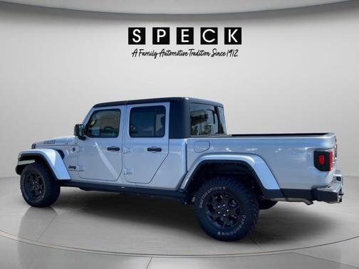 Silver Zynith Clearcoat 2023 Jeep Gladiator Sport