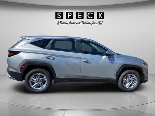 Shimmering Silver 2026 Hyundai TUCSON SE